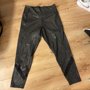 Victoria’s Secret Pink Ultimate Leggings size Lg